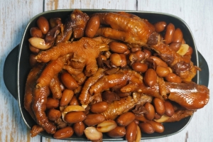 Braised Chicken Feet and Peanuts  鮑汁花生雞腳 (indent)